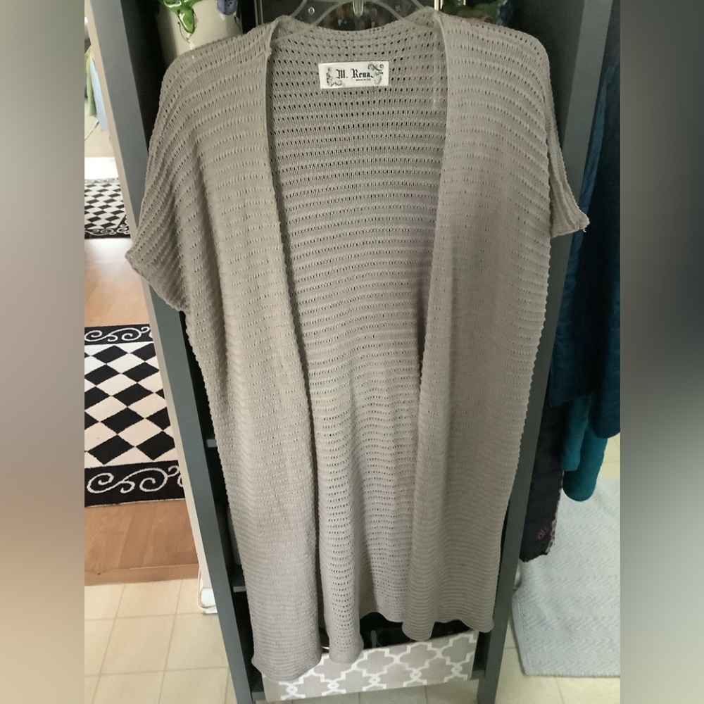 M Rena med cardigan taupe EUC